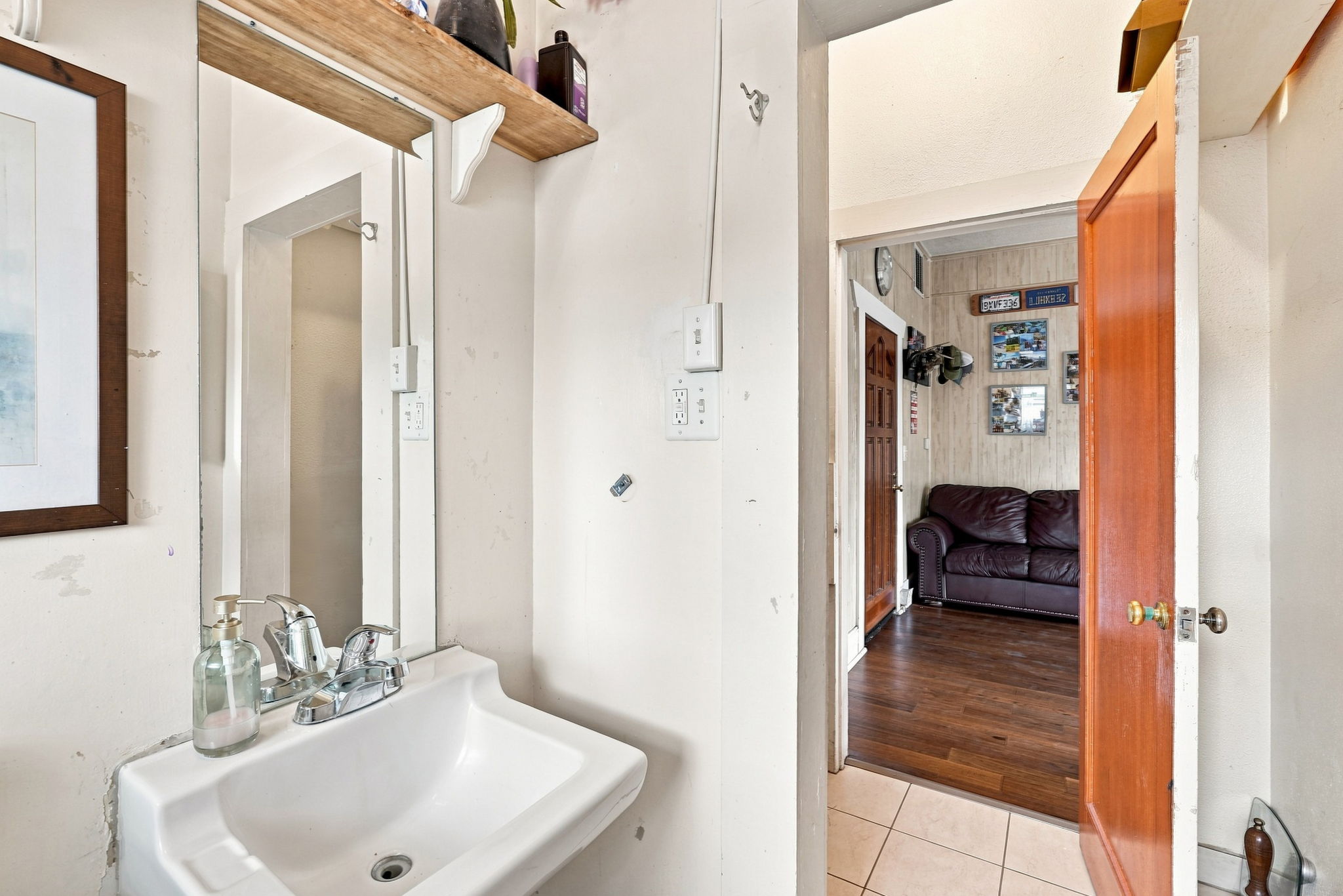 039_F8_4200 Bassett St