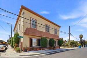 003_F8_4200 Bassett St