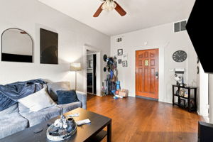 013_F8_4200 Bassett St