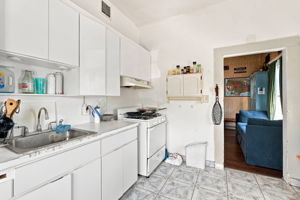 017_F8_4200 Bassett St