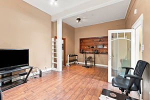 033_F8_4200 Bassett St