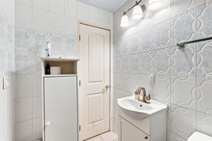035_F8_4200 Bassett St