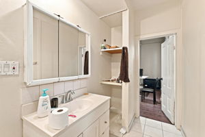 037_F8_4200 Bassett St