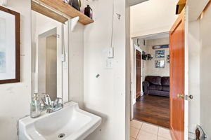 039_F8_4200 Bassett St