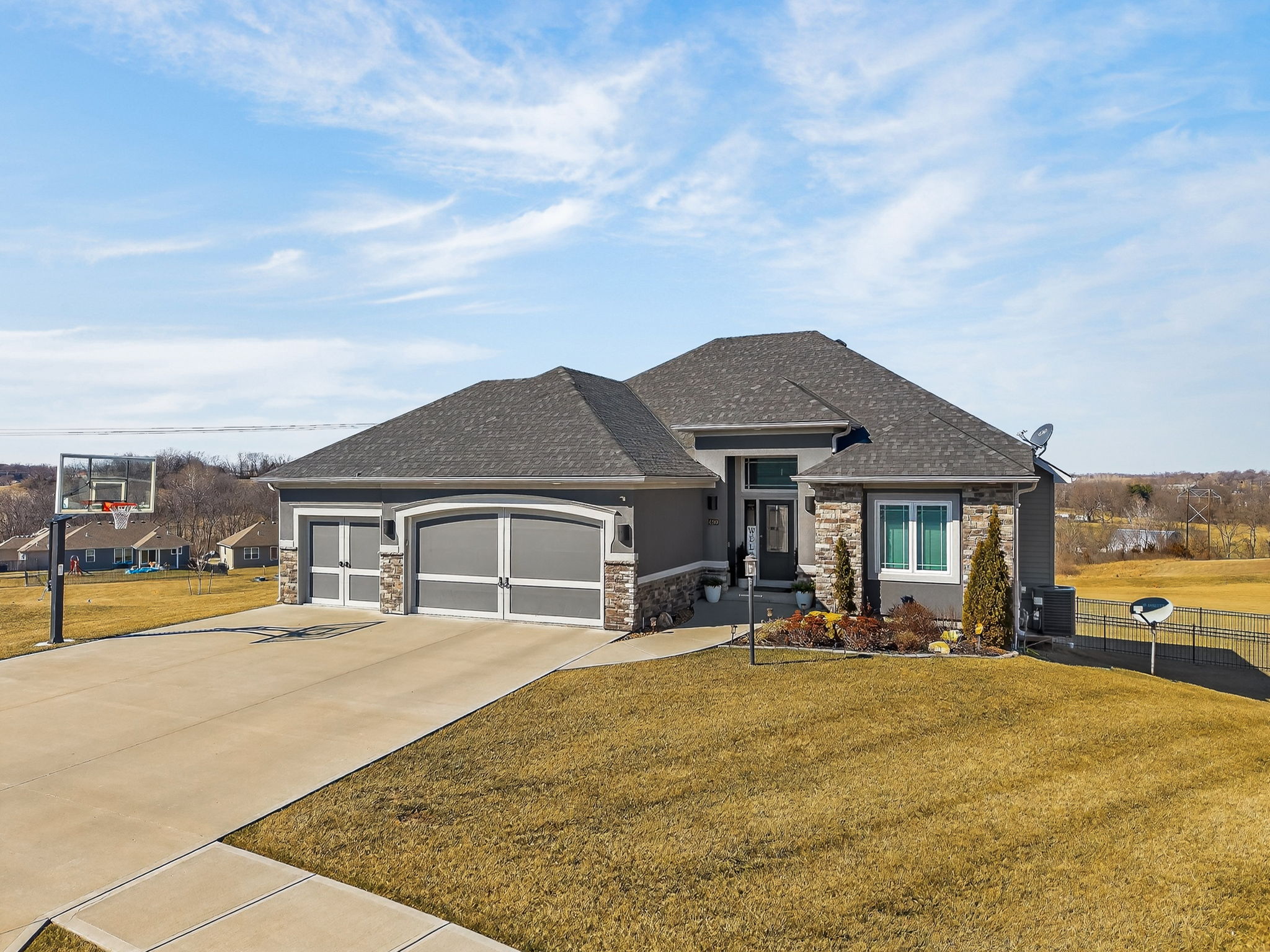 4200 Castlegate Ct-002