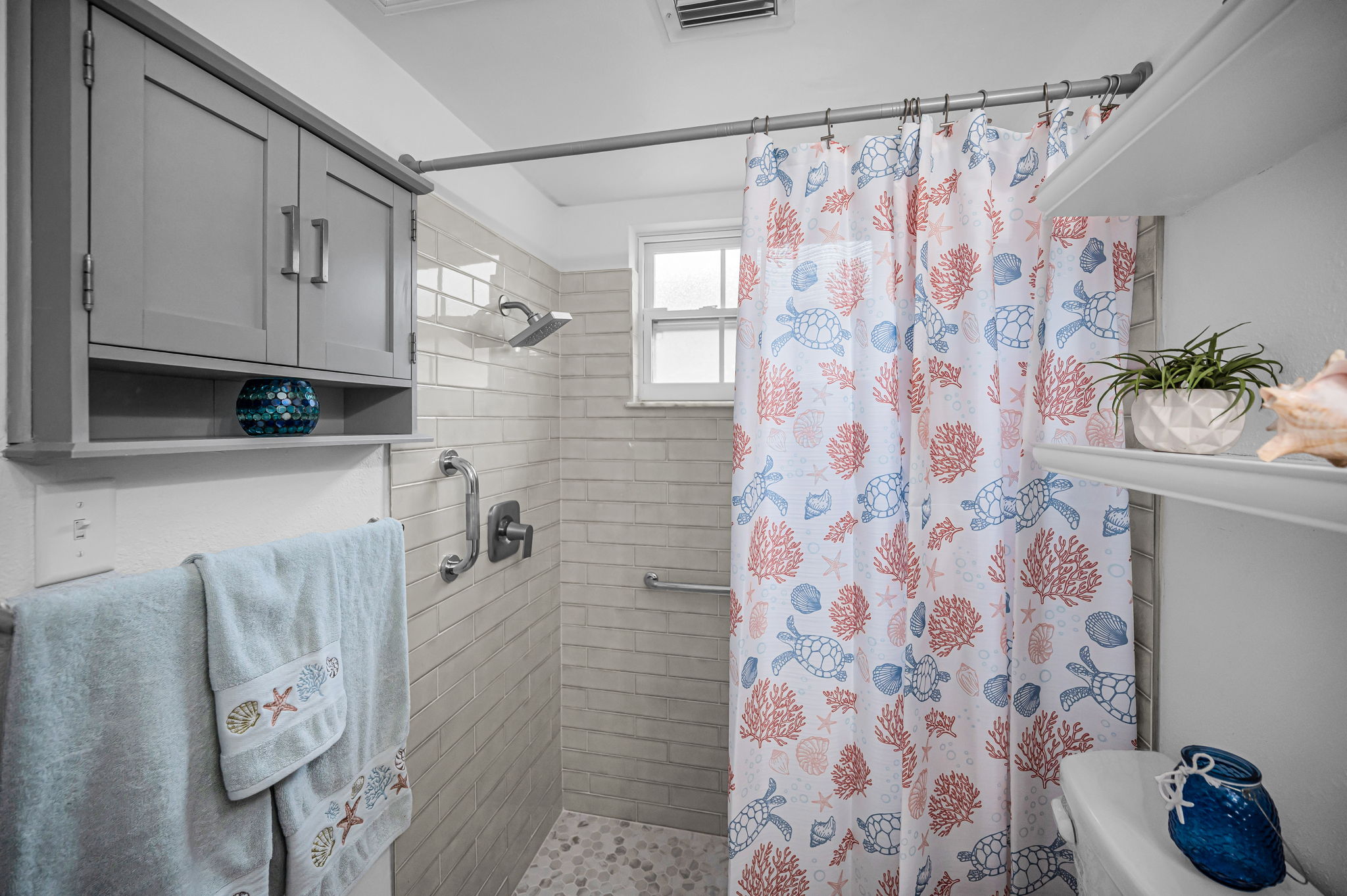 Primary Bathroom1b