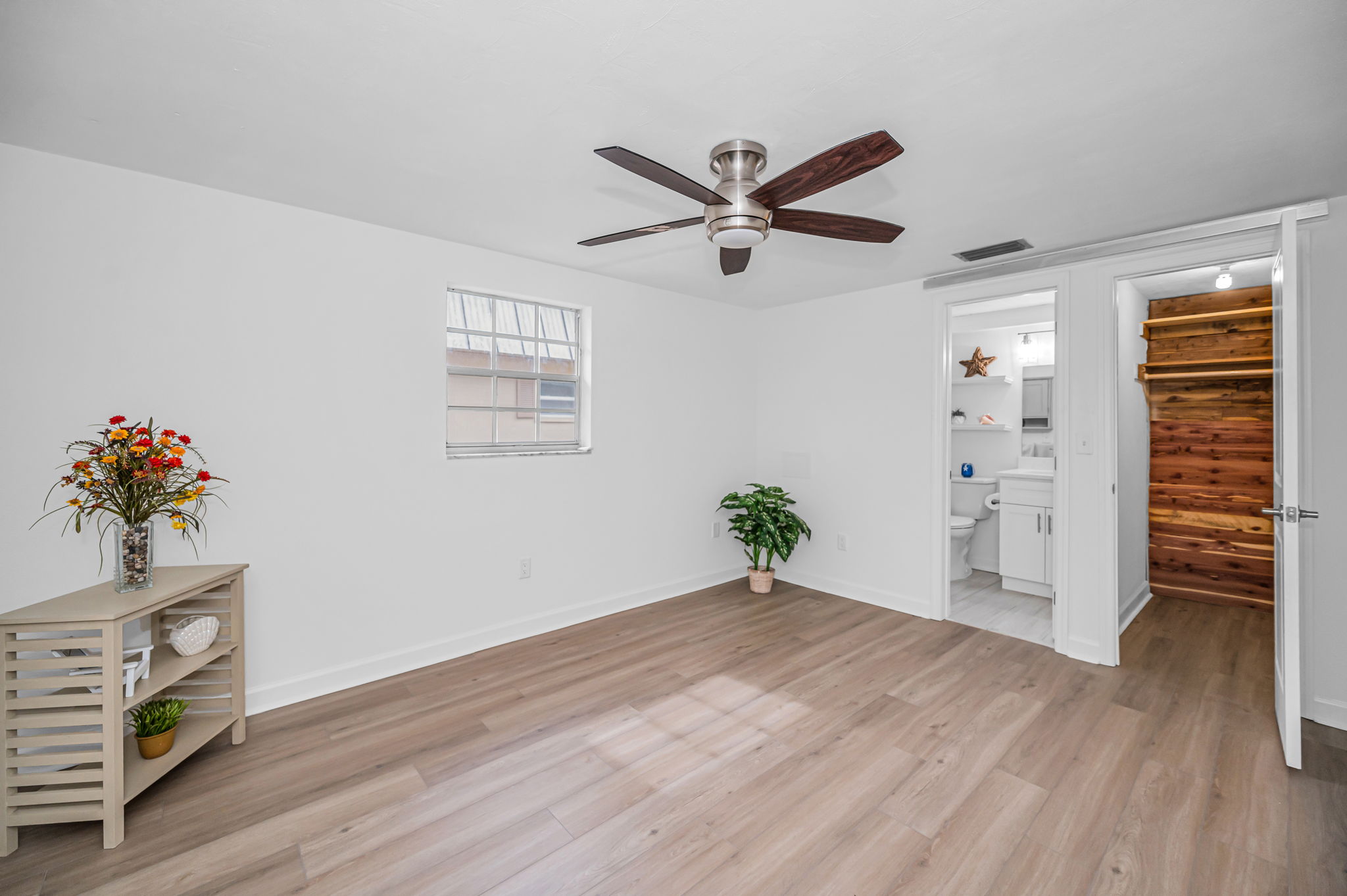 Primary Bedroom1b