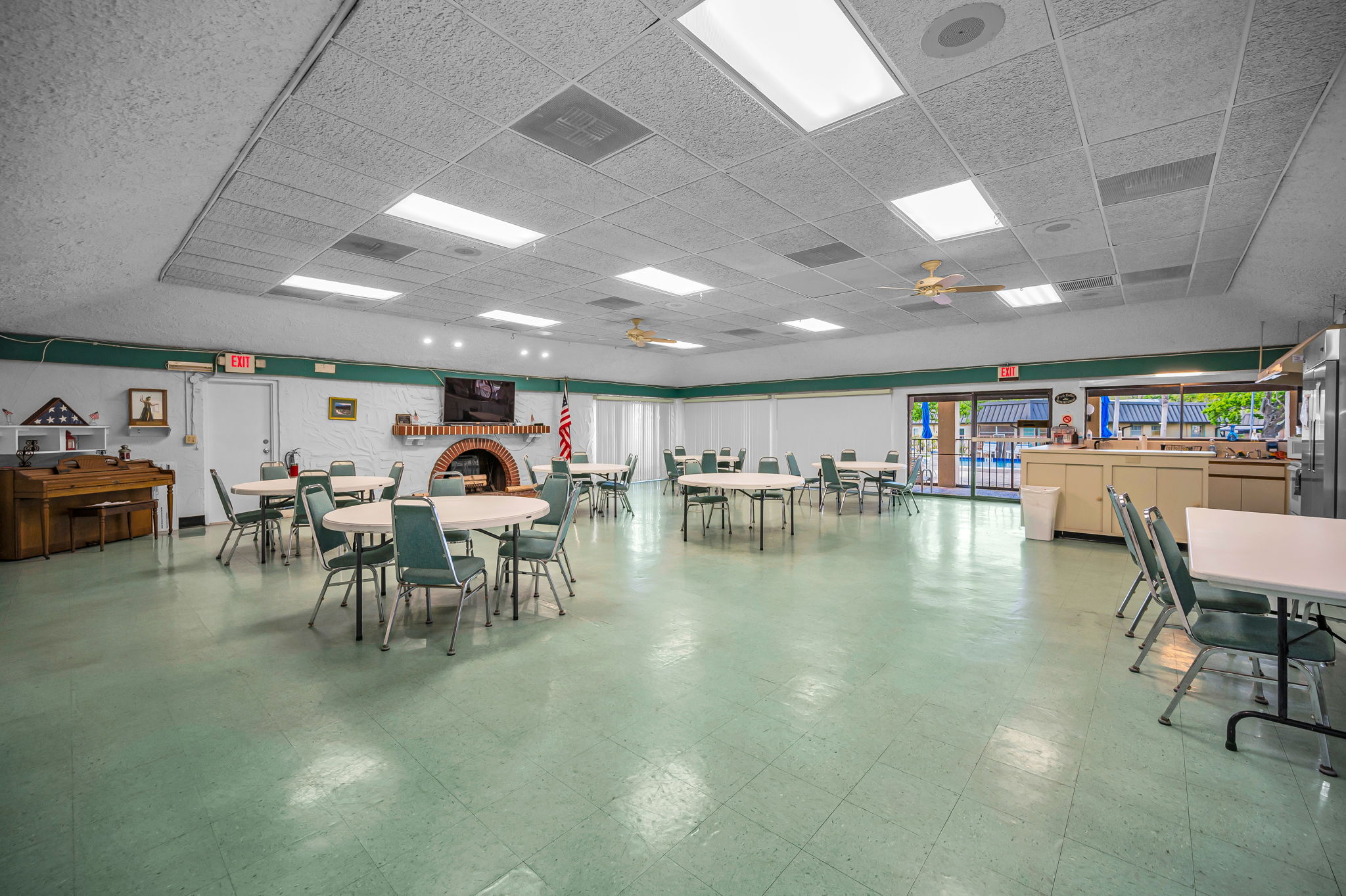 4-Clubhouse