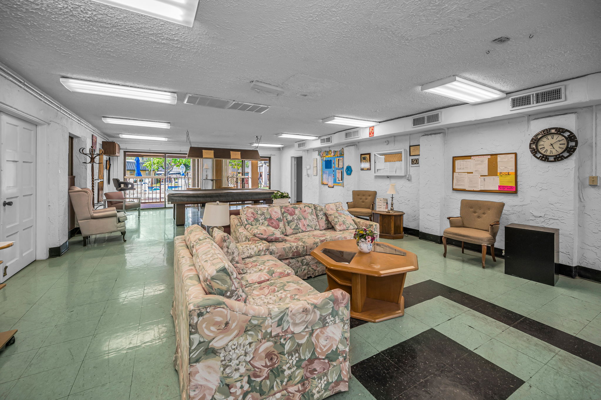 8-Clubhouse