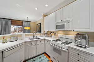 4200 Mozart Brigade Ln, Fairfax, VA 22033, USA Photo 15