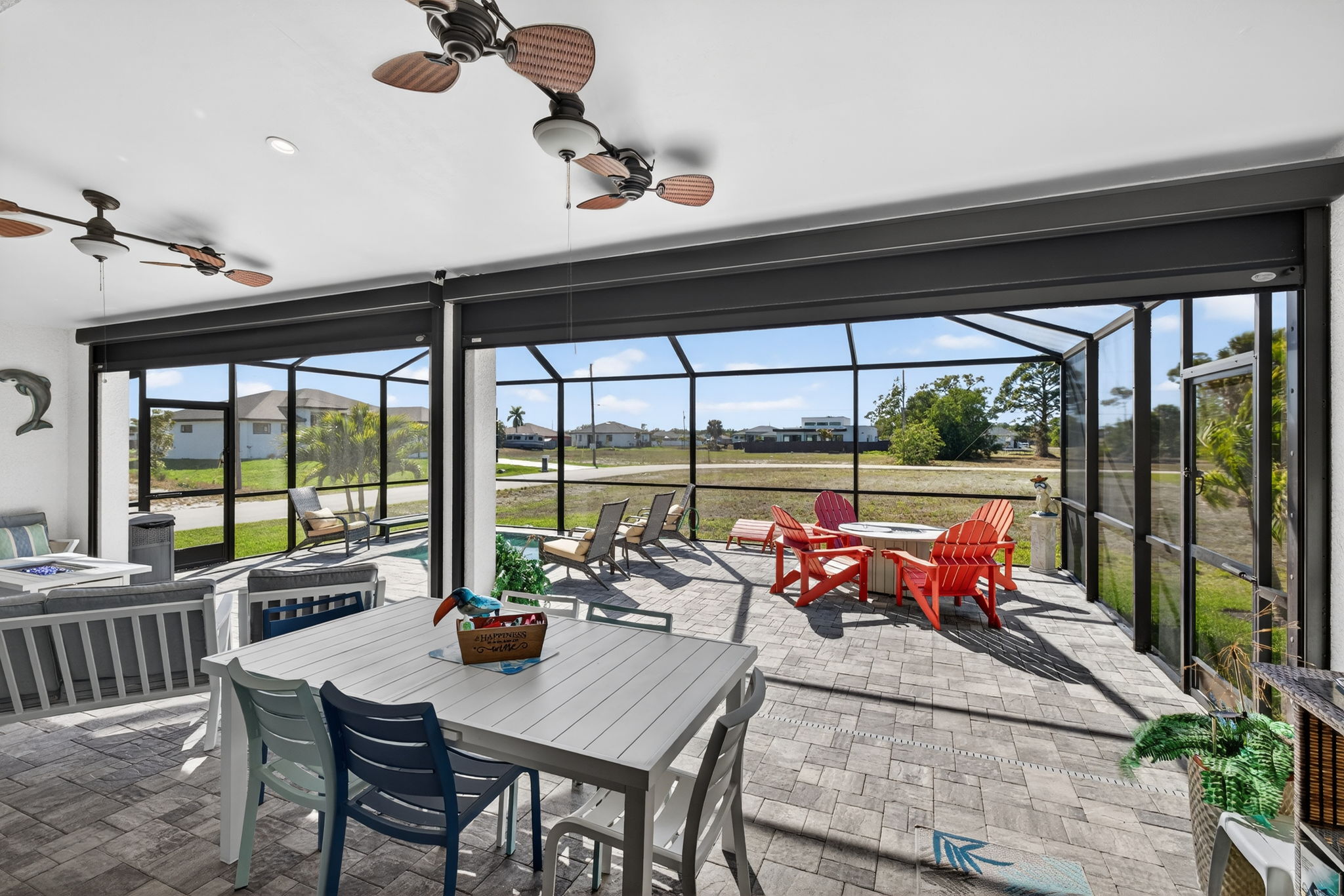 Outdoor Dining Area 1 of 3