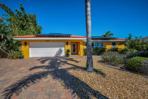 Front Exterior4