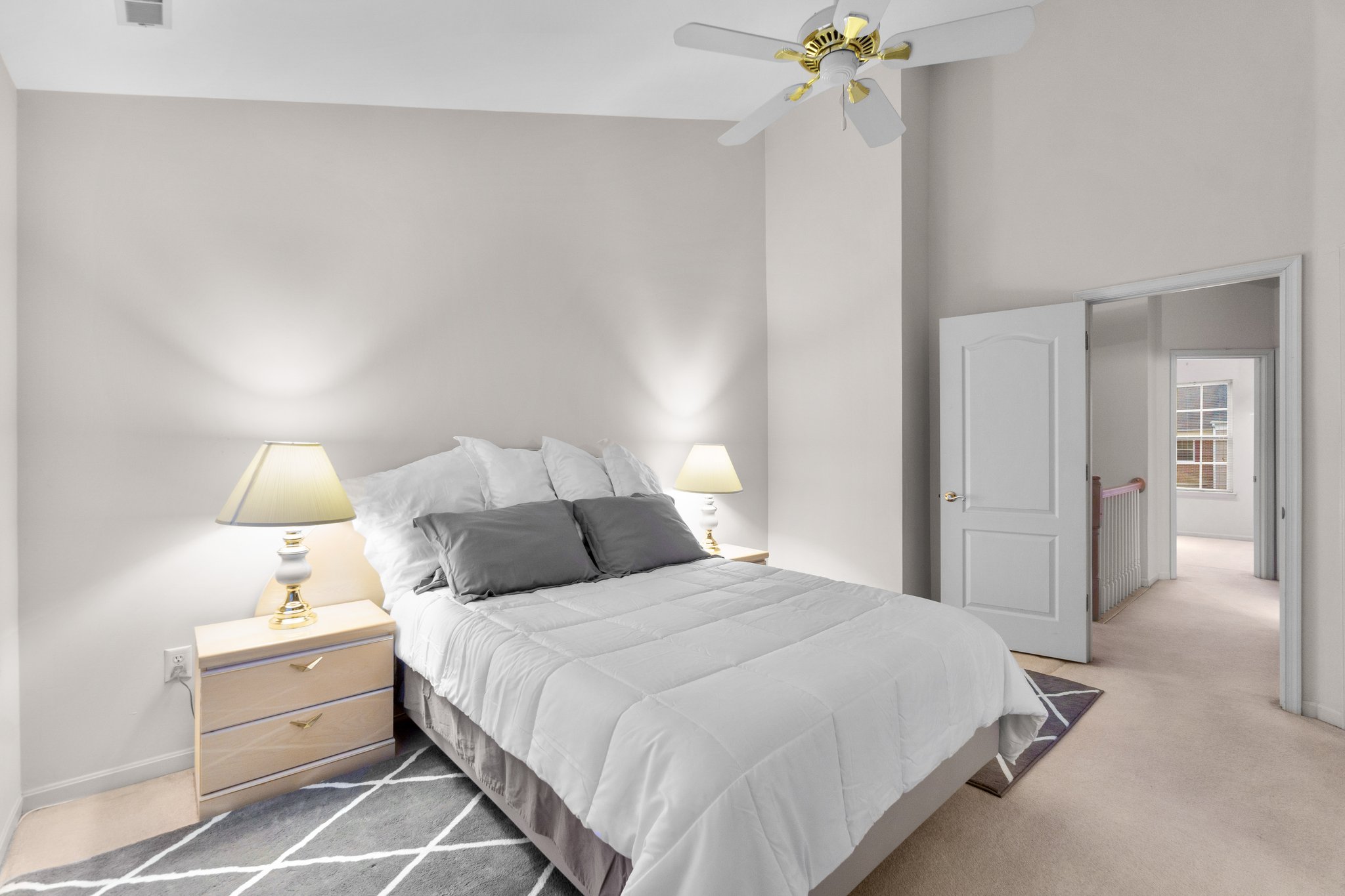 31. Upper bedroom.jpg