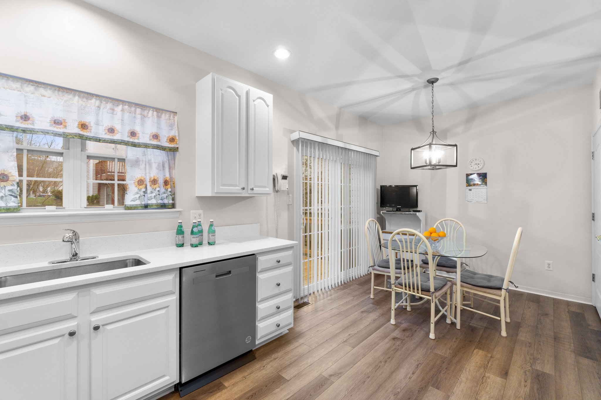 17. Kitchen.jpg