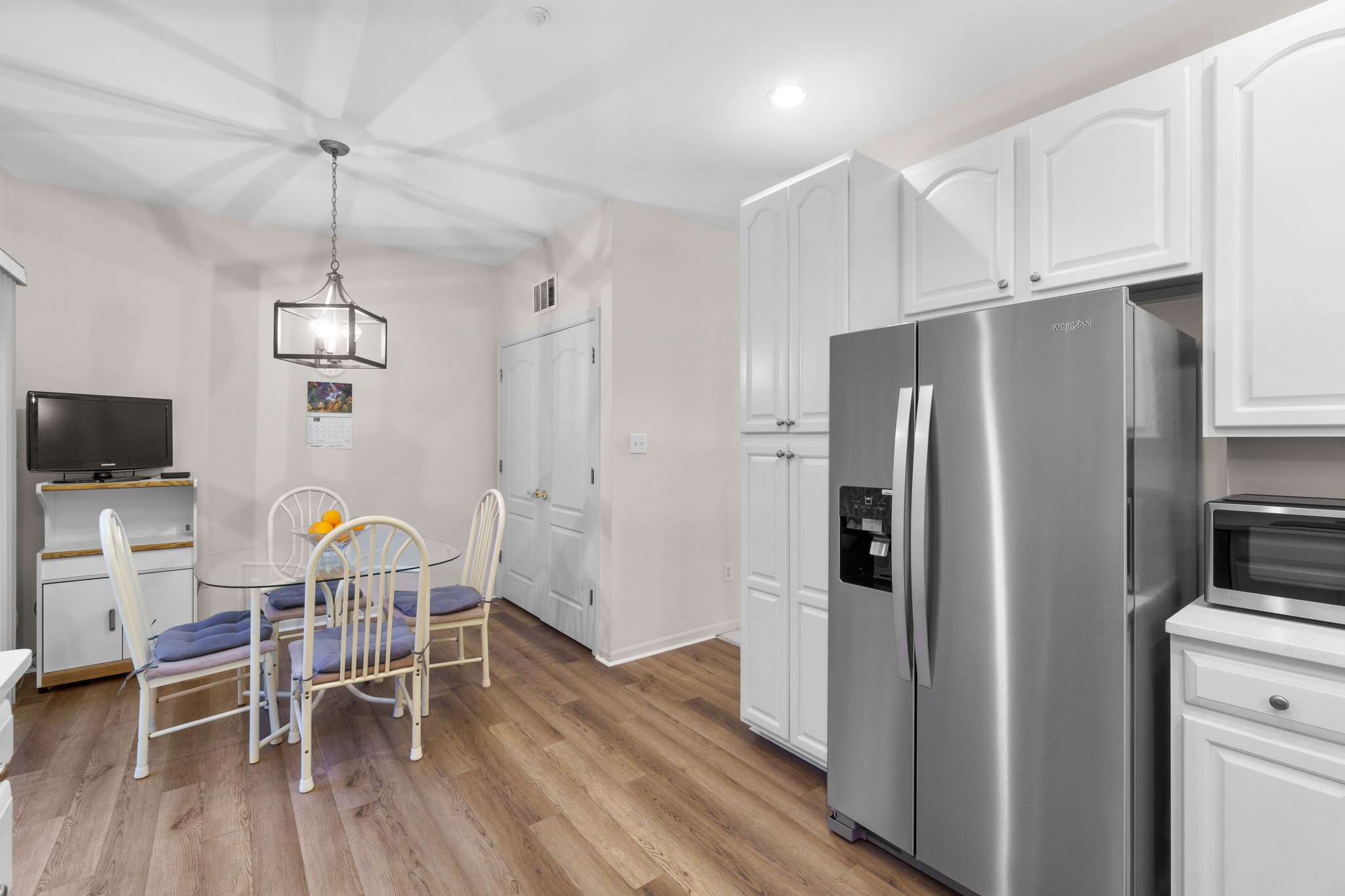 16. Kitchen.jpg