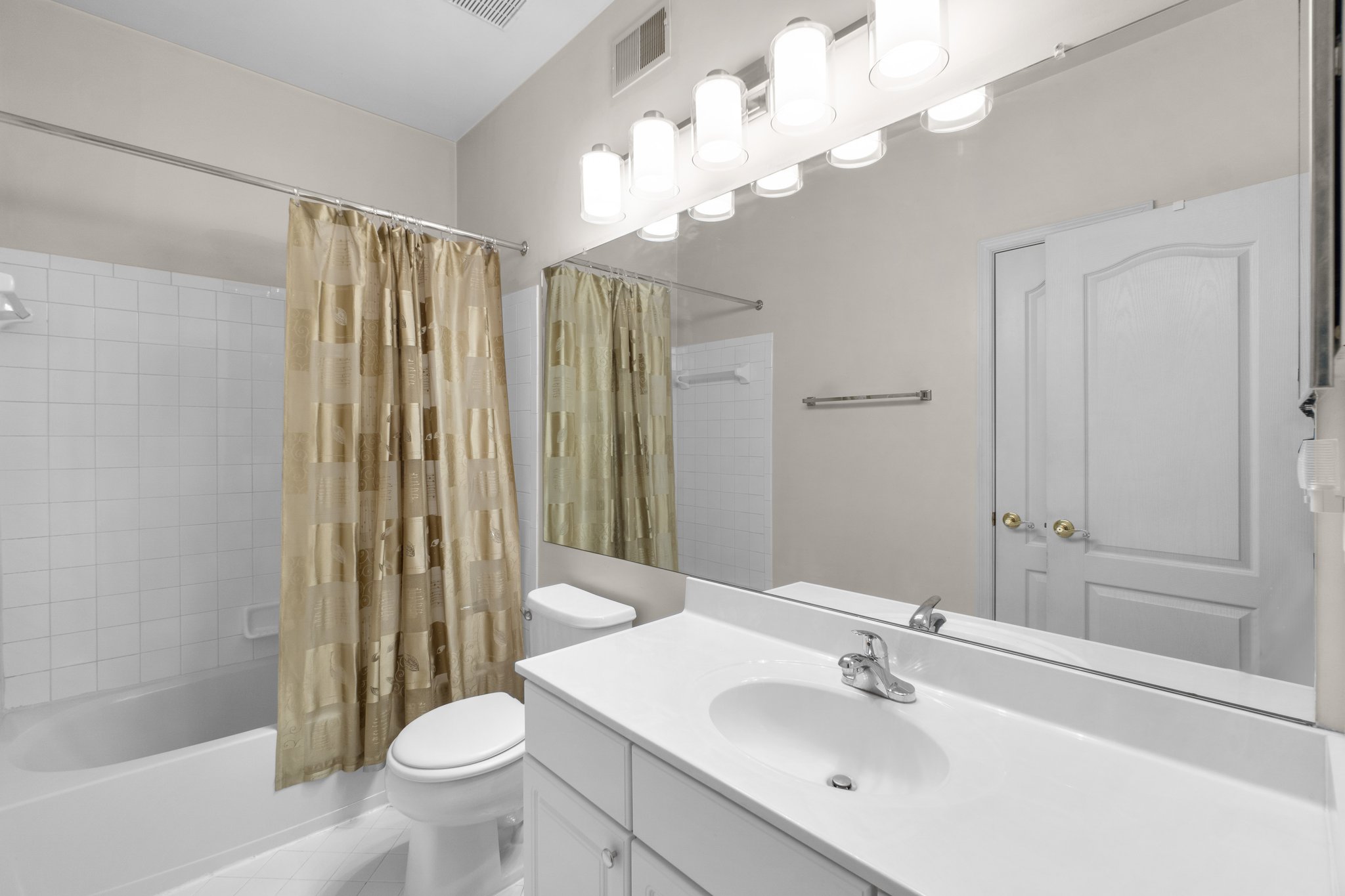 27. Upper bath.jpg