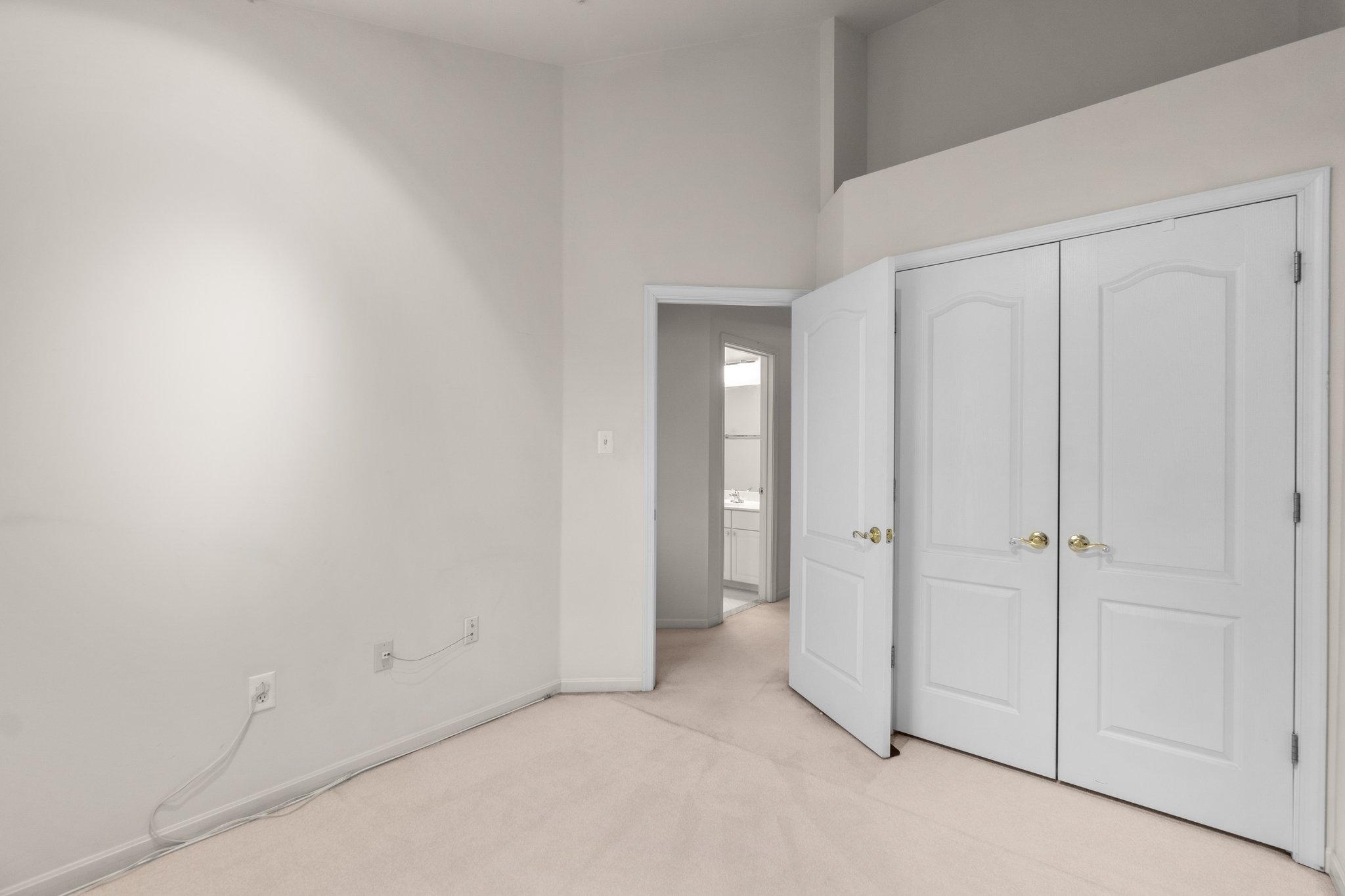 23. Upper bedroom.jpg