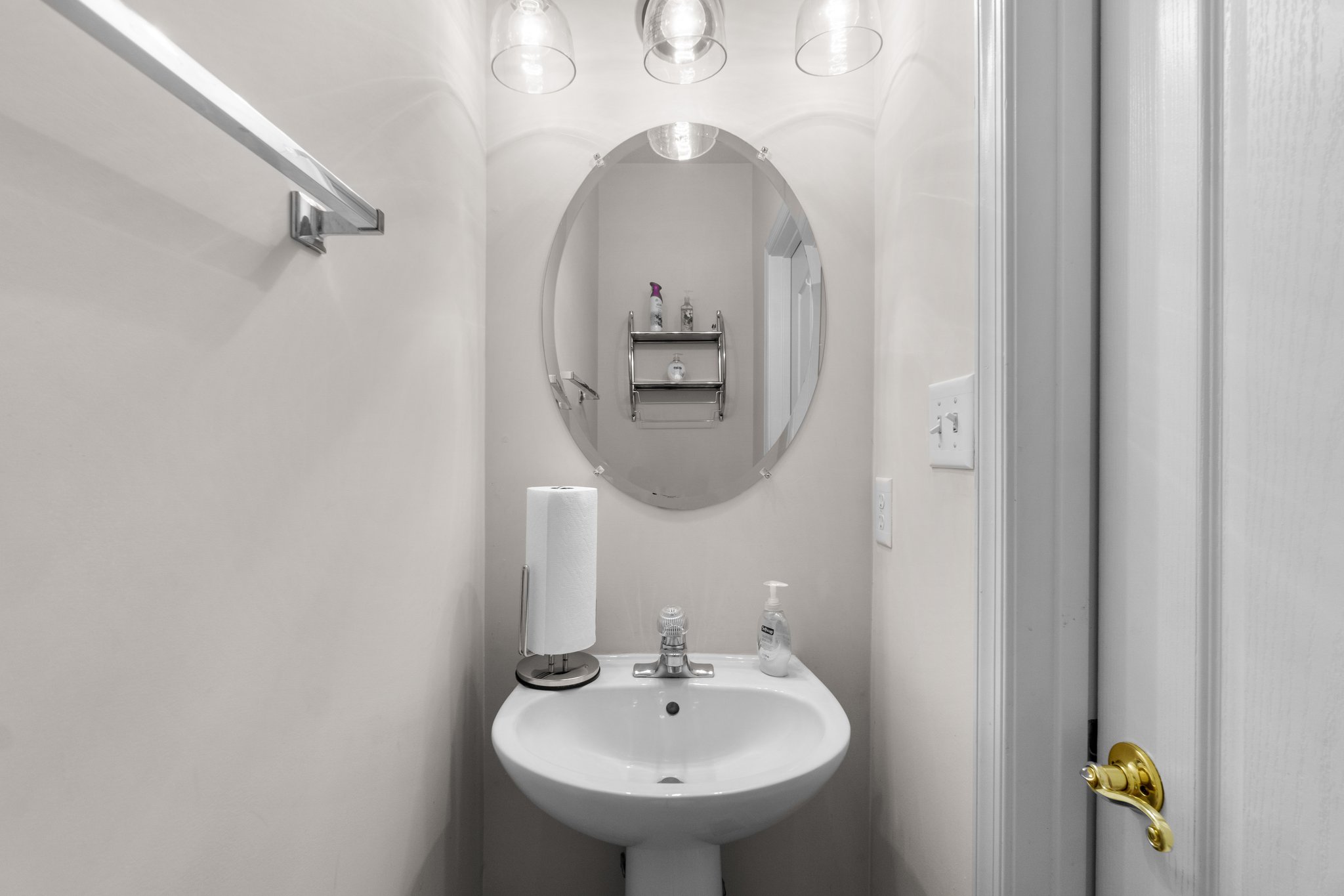 13. Main bath.jpg