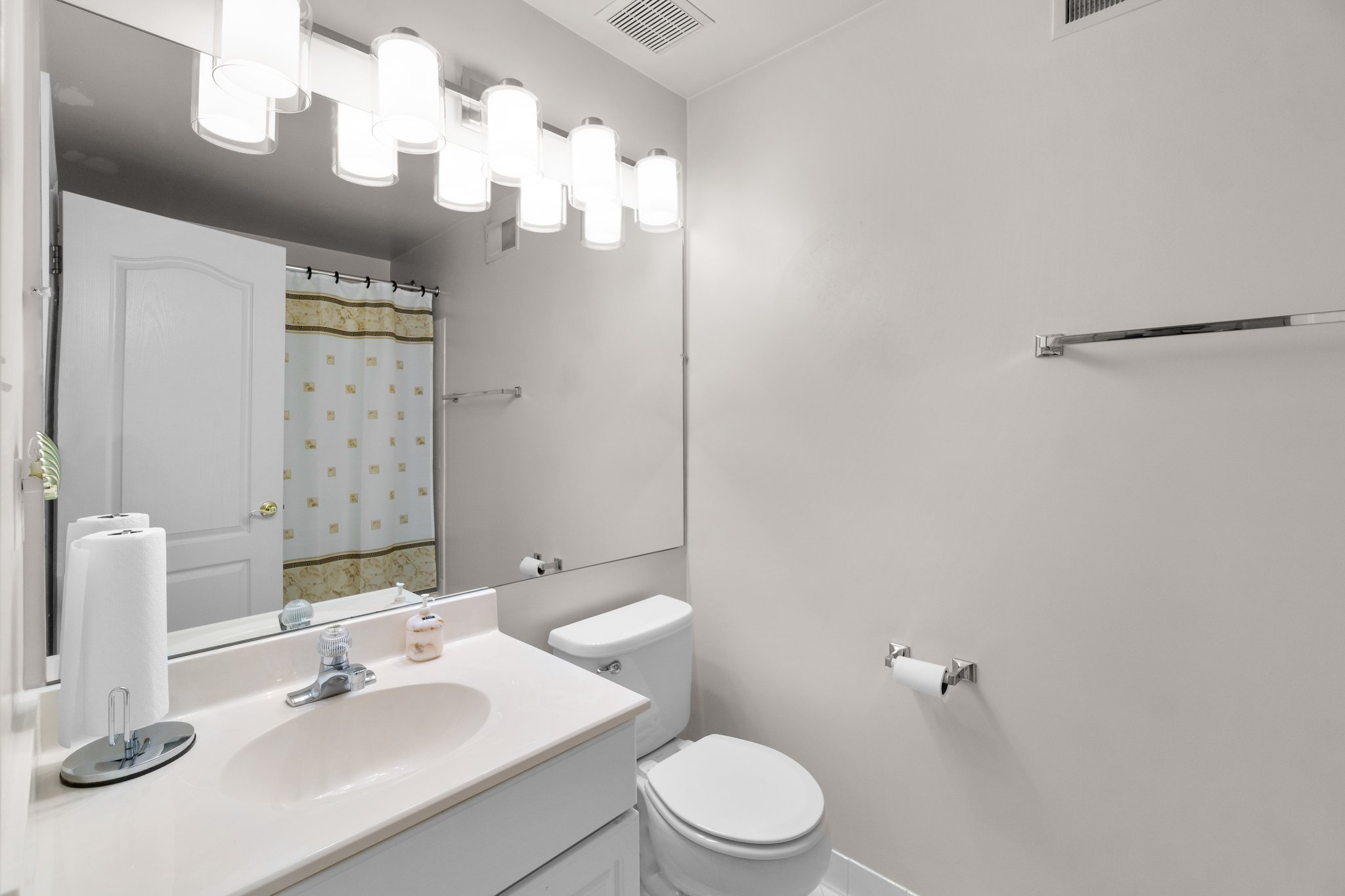 36. Lower bath.jpg