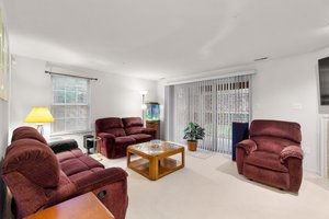 33. Family room.jpg