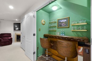 37. Wet bar.jpg