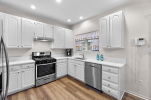 14. Kitchen.jpg