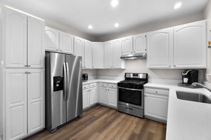 15. Kitchen.jpg