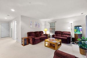 34. Family room.jpg