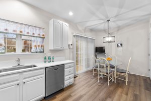 17. Kitchen.jpg