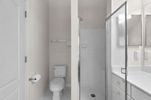 29. Upper bath.jpg