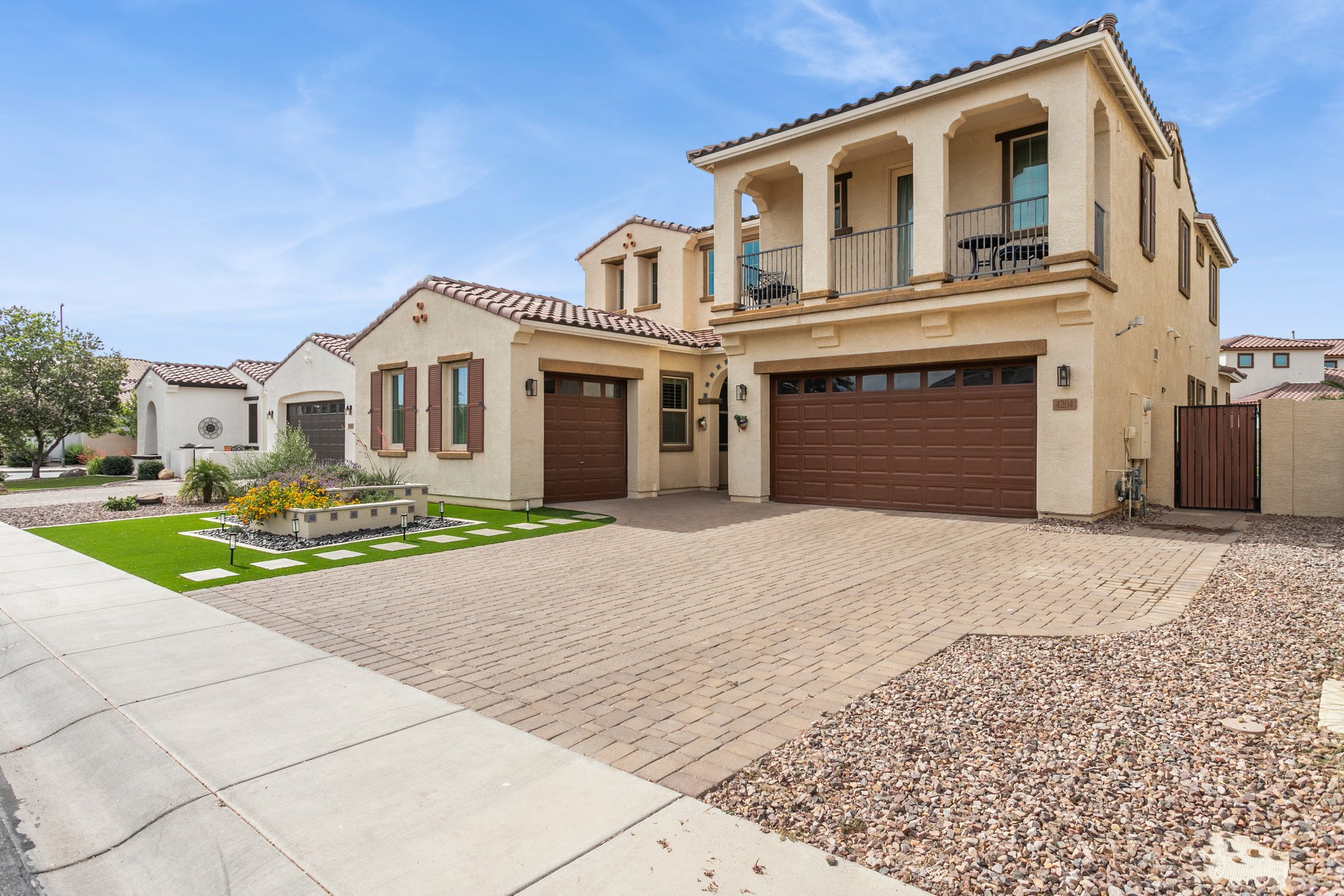 4204 E Grand Canyon Dr - 001.jpg