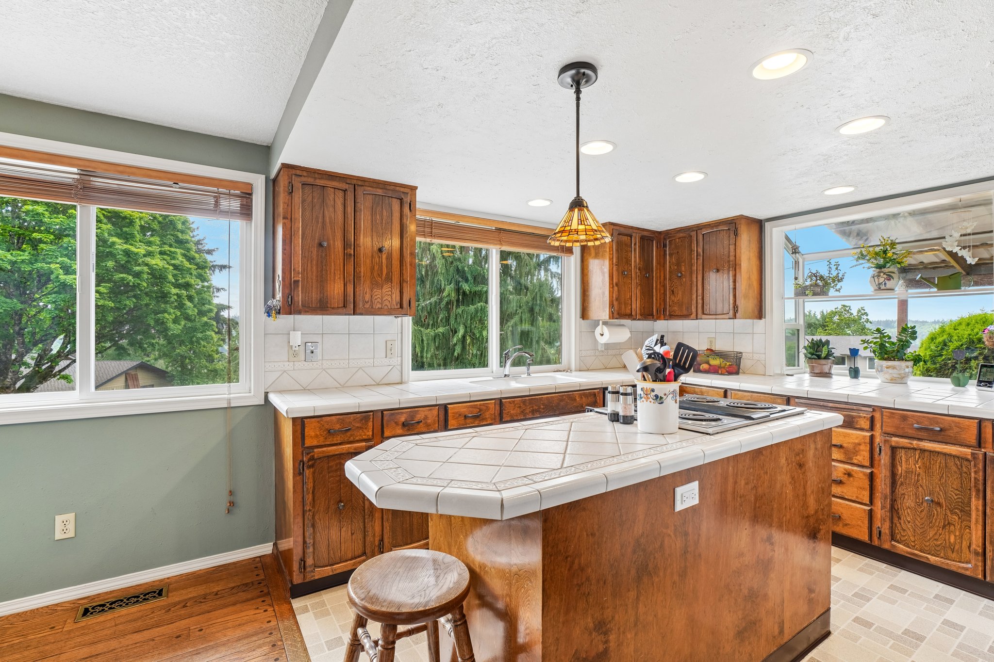 Riverview Dr-S0905-023.jpg