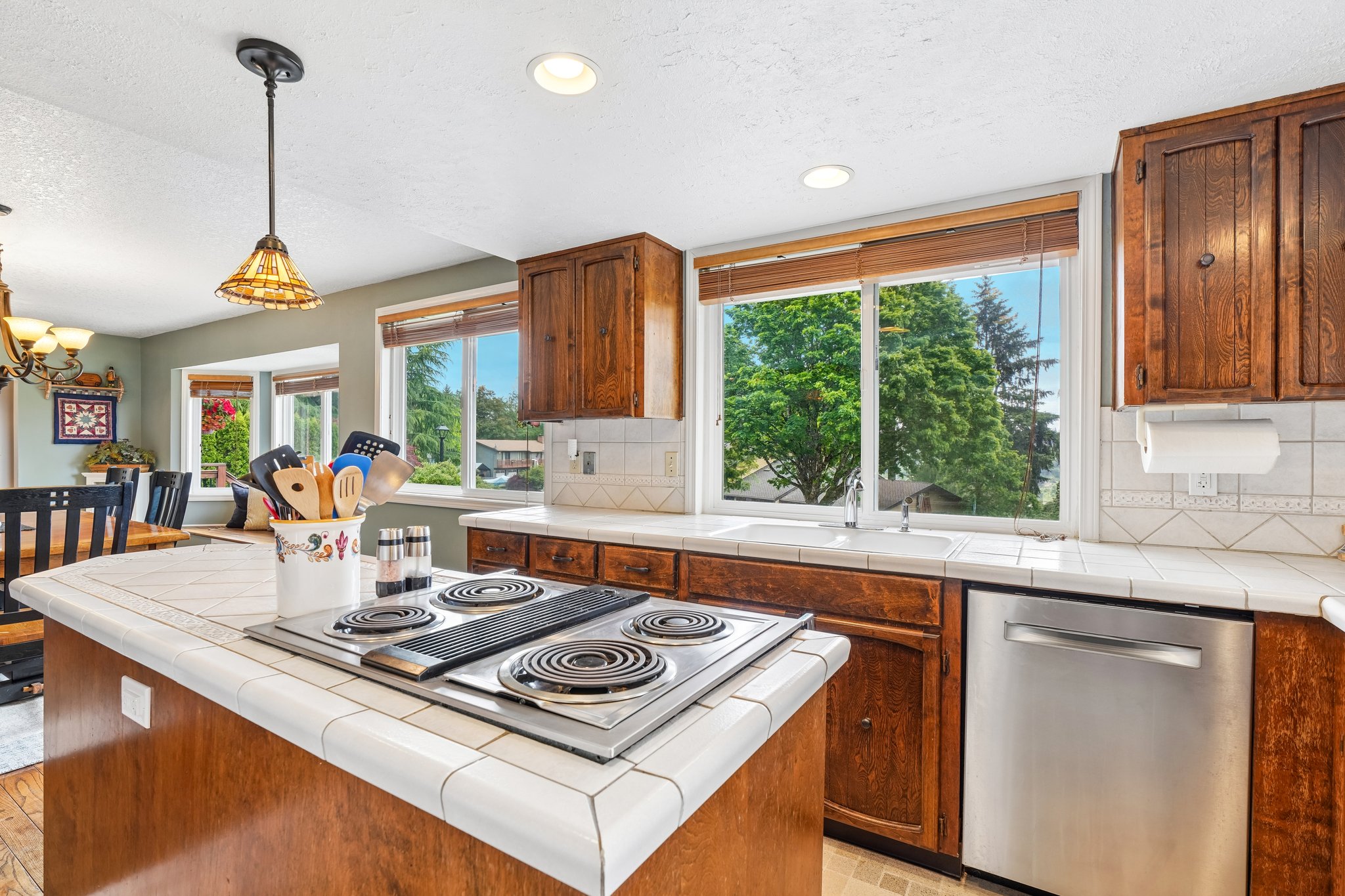 Riverview Dr-S0905-029.jpg