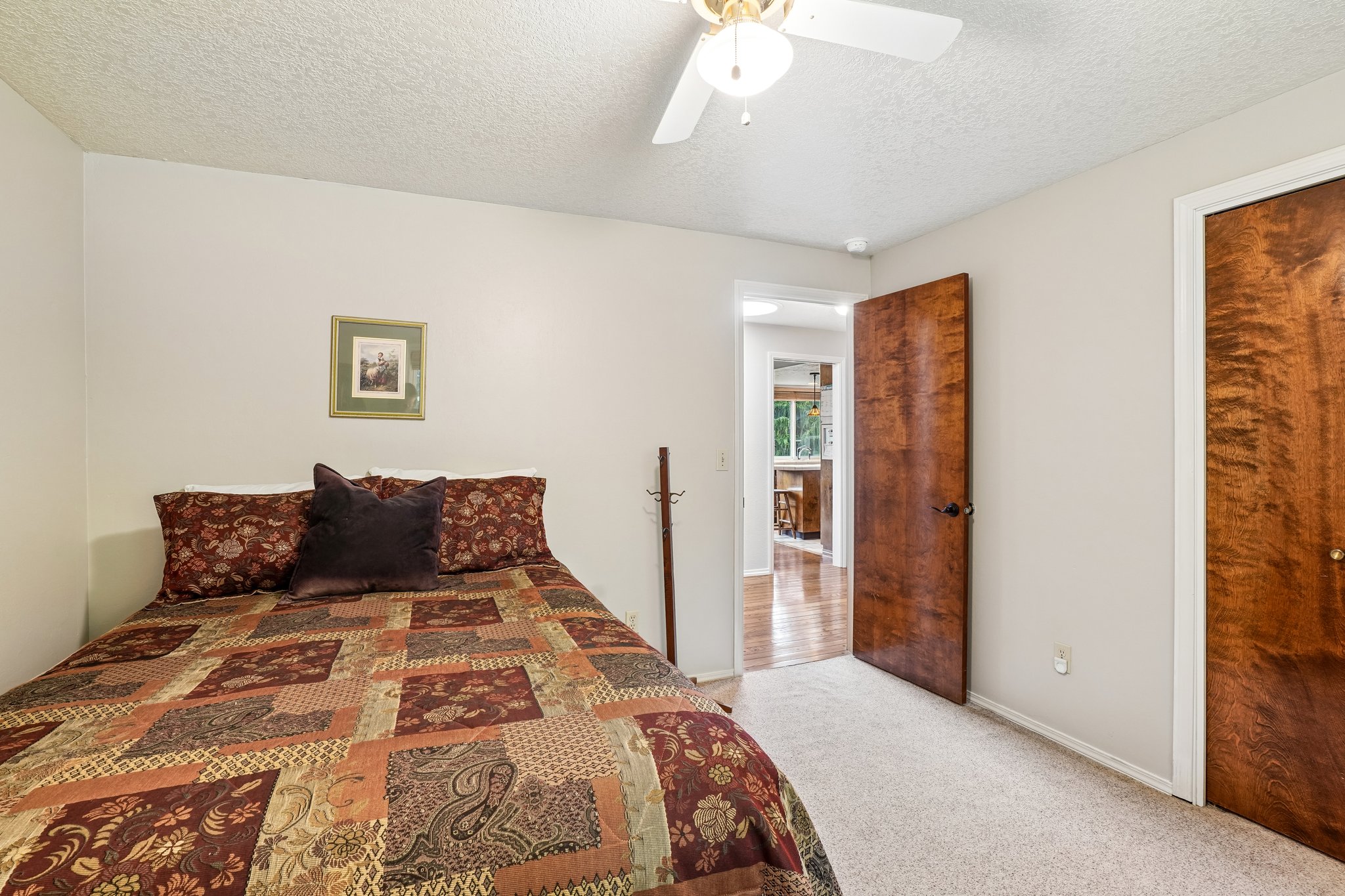 Riverview Dr-S0905-037.jpg