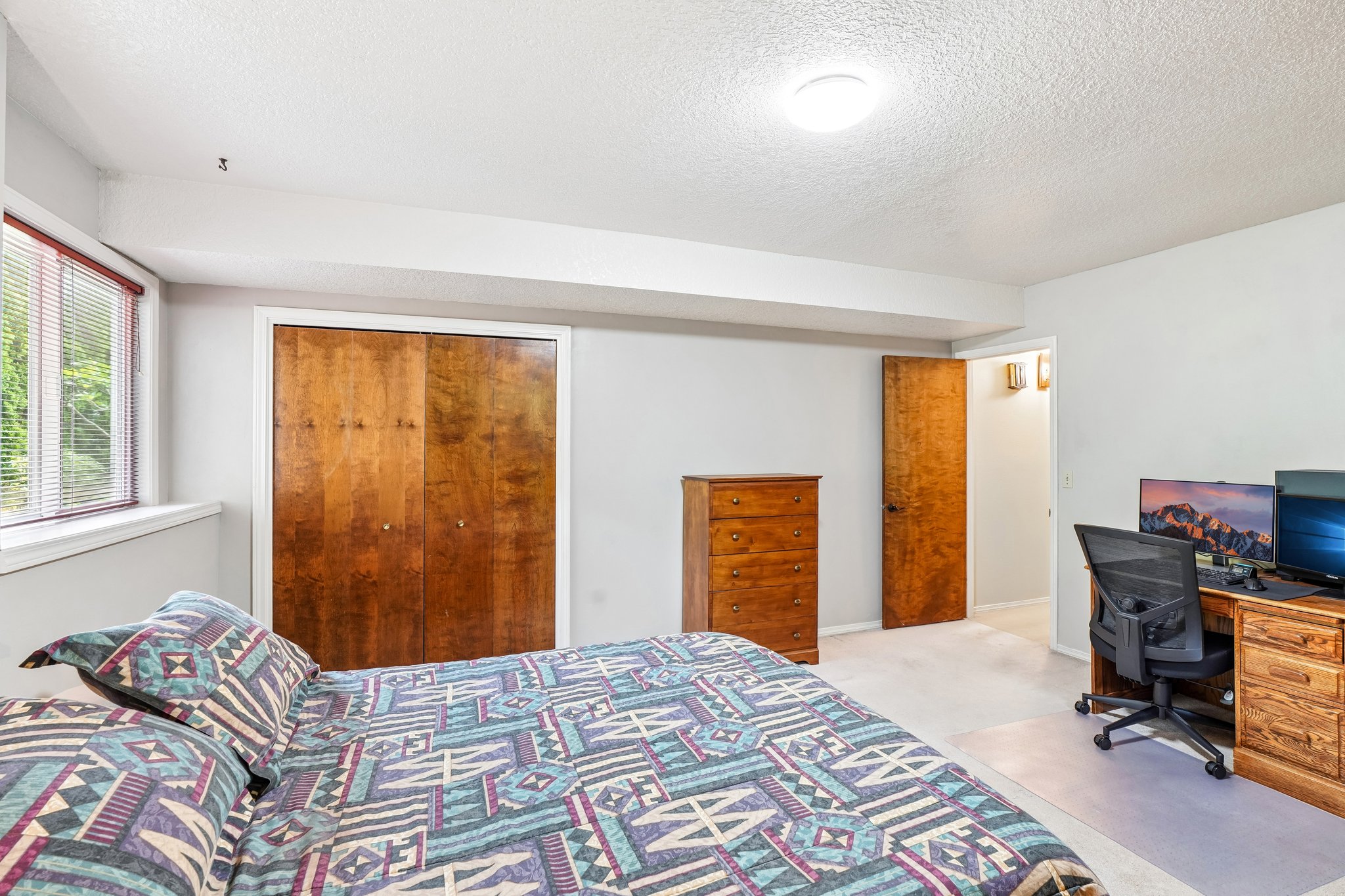 Riverview Dr-S0905-062.jpg