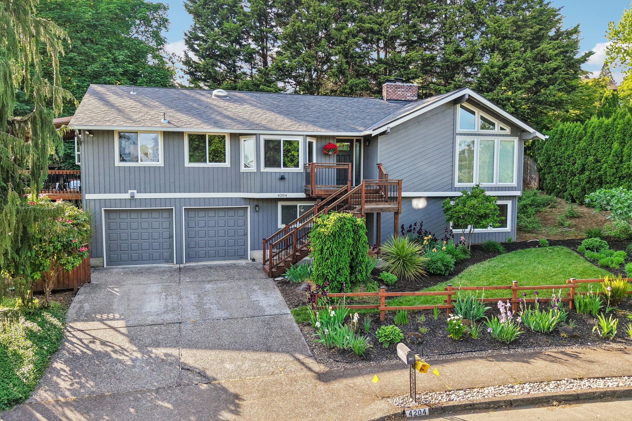 Riverview Dr-S0905-097.jpg