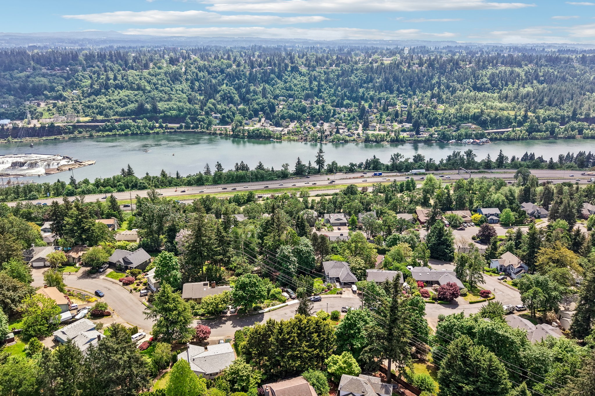Riverview Dr-S0905-102.jpg