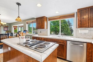Riverview Dr-S0905-029.jpg