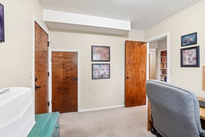 Riverview Dr-S0905-054.jpg