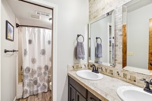 Riverview Dr-S0905-058.jpg