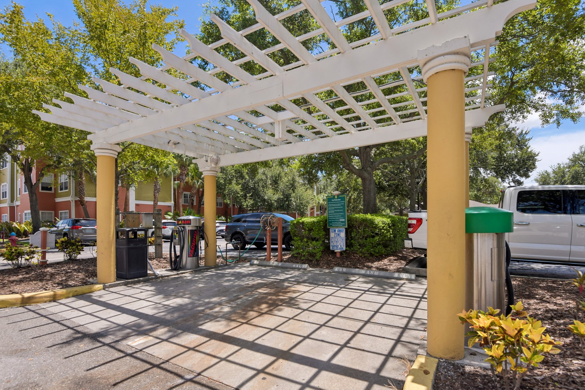 S Dale Mabry Hwy 2414-1008-906.jpg
