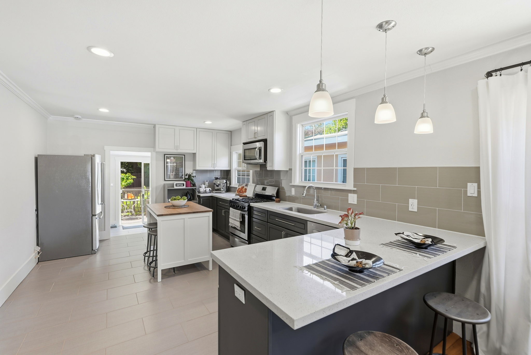 013_F8_4209 Suter St