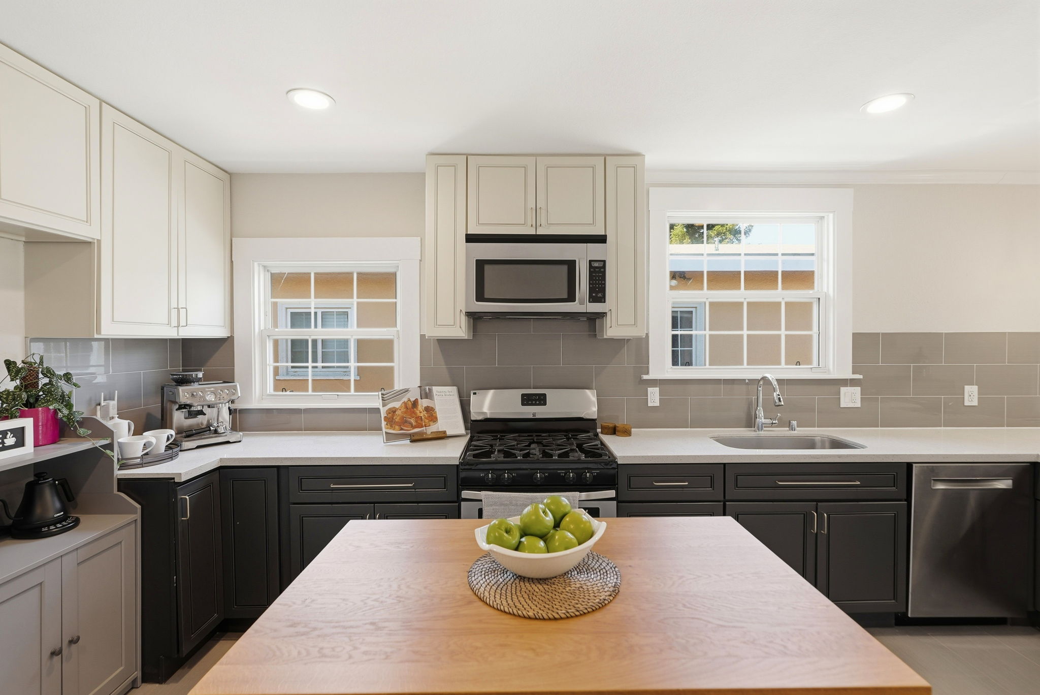 014_F8_4209 Suter St