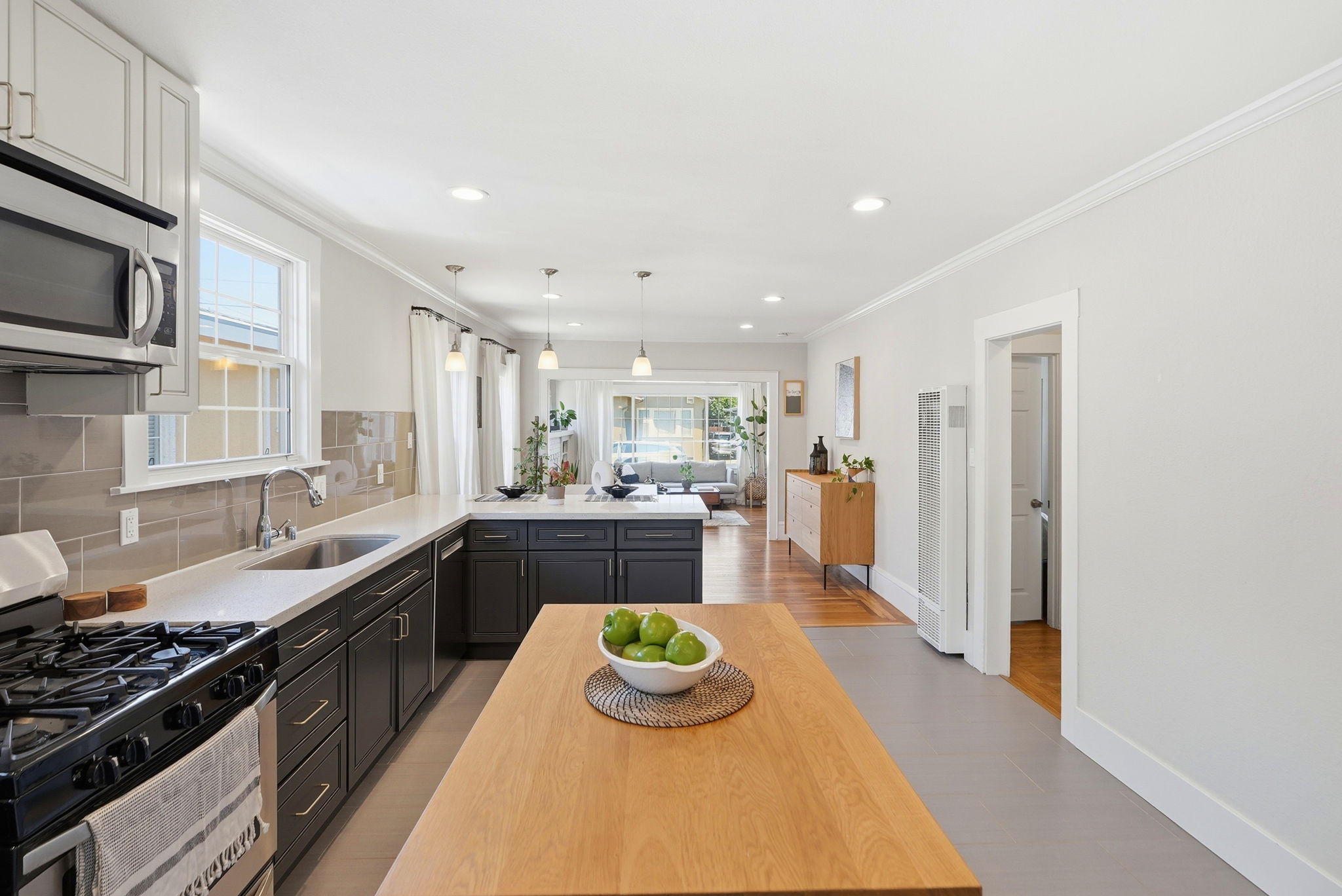 016_F8_4209 Suter St