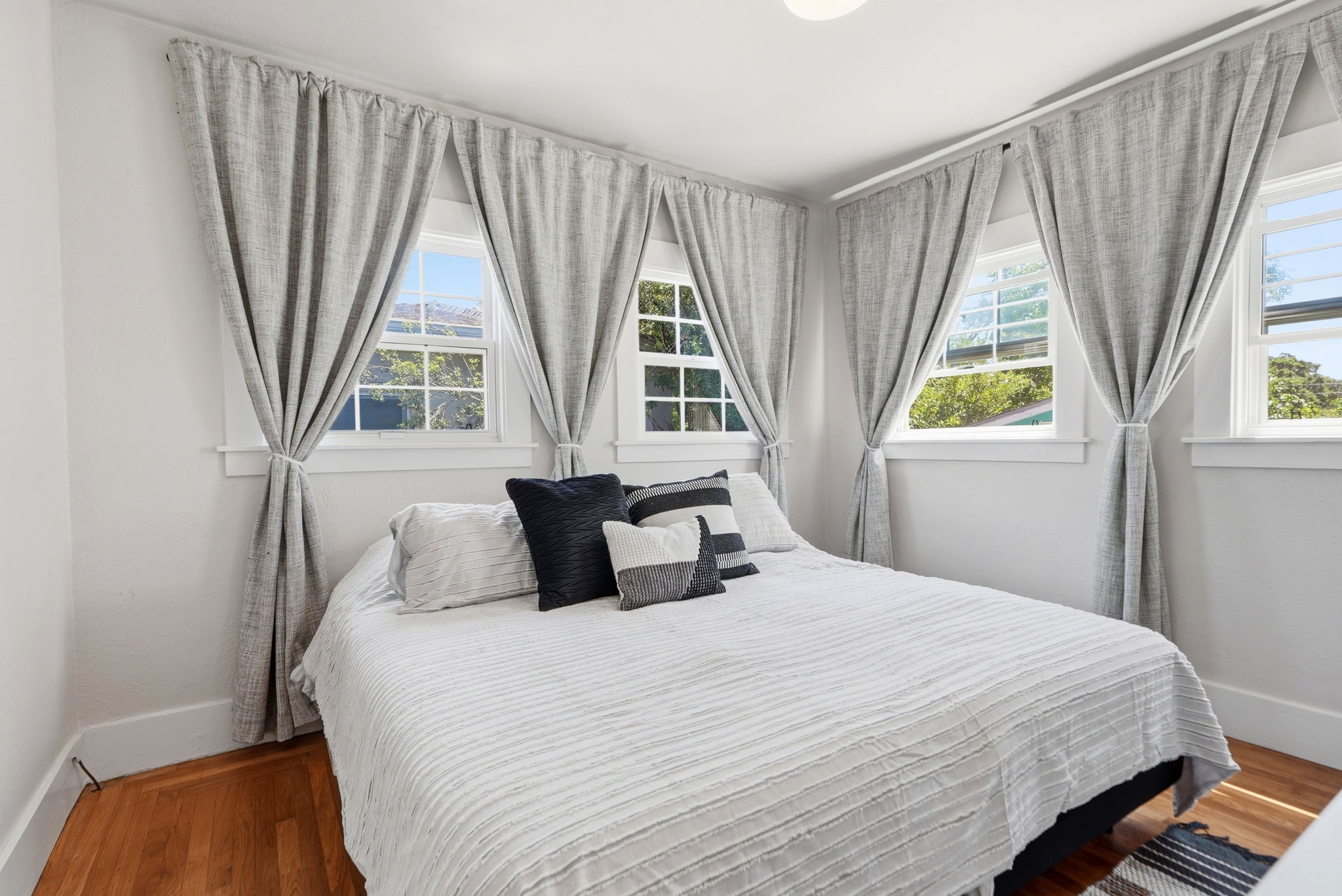 019_F8_4209 Suter St