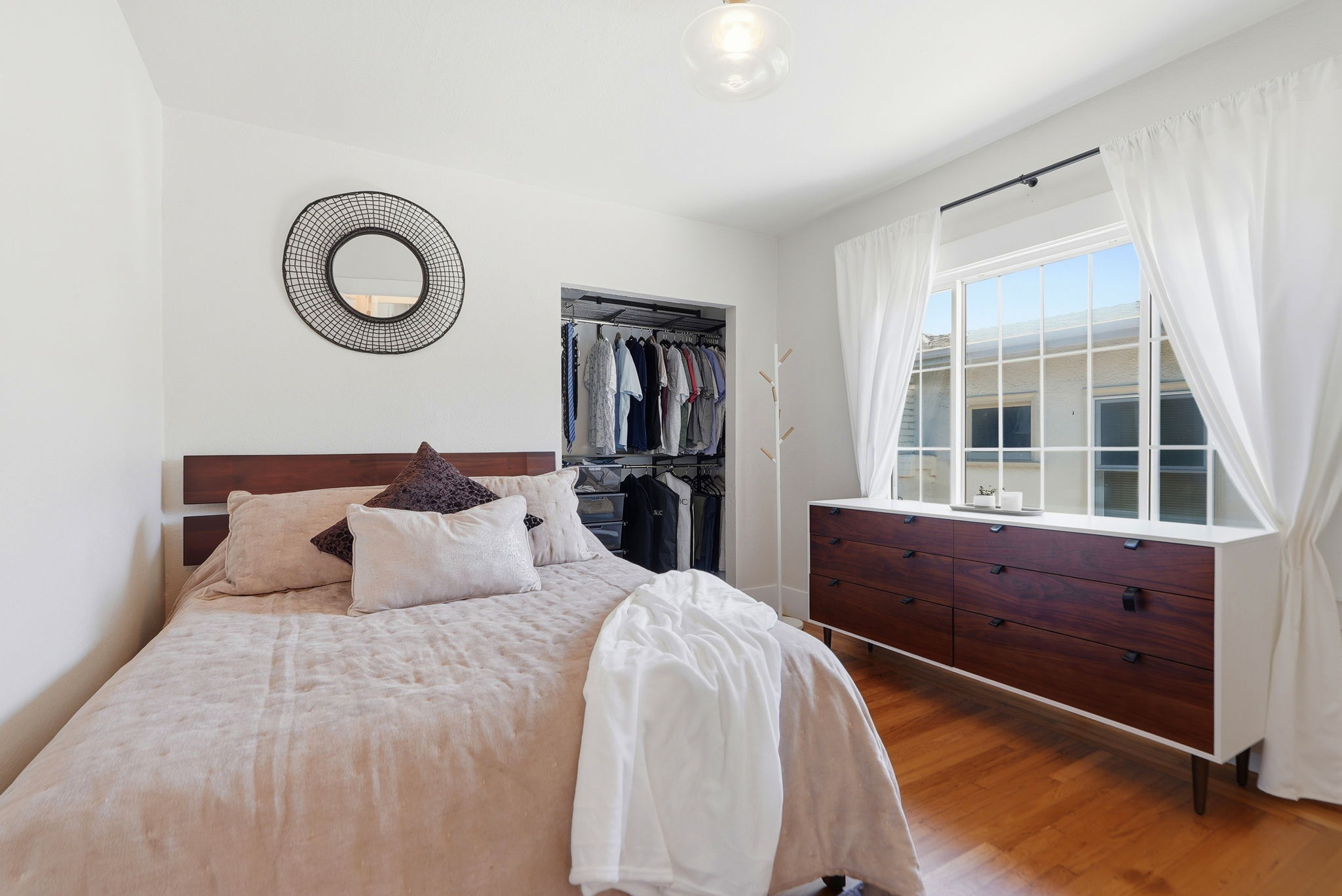 022_F8_4209 Suter St