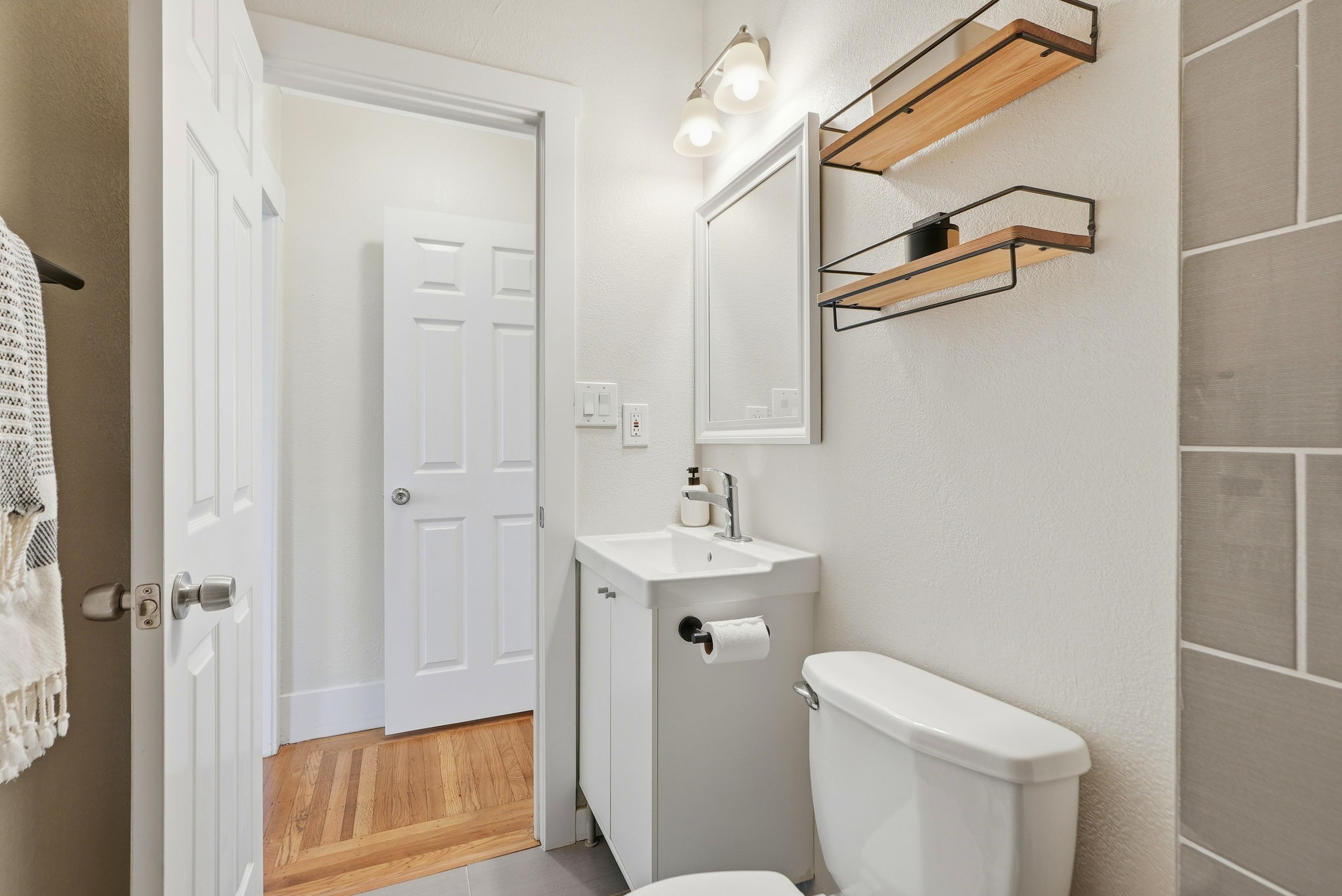 028_F8_4209 Suter St