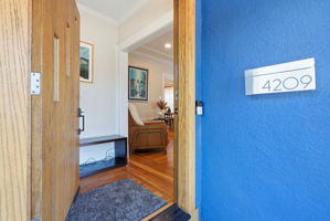 005_F8_4209 Suter St