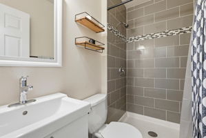 025_F8_4209 Suter St