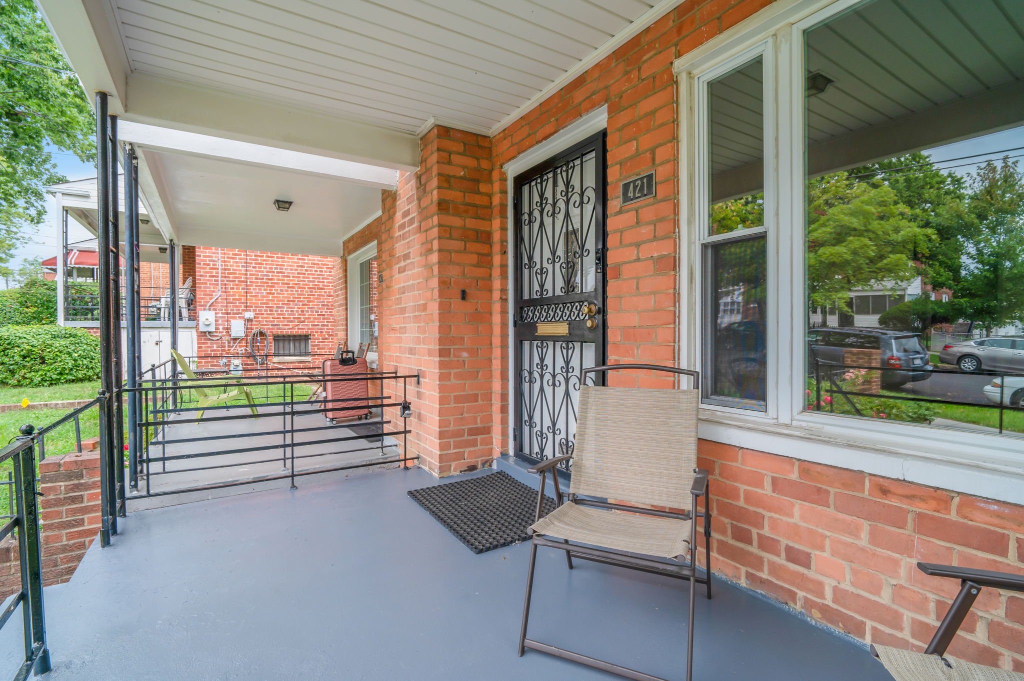 Front Porch/Entrance